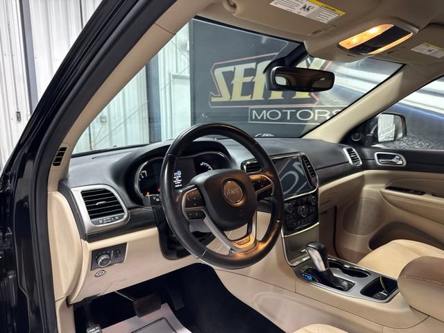 Used 2022 Jeep Grand Cherokee Laredo E AWD/4WD image 6