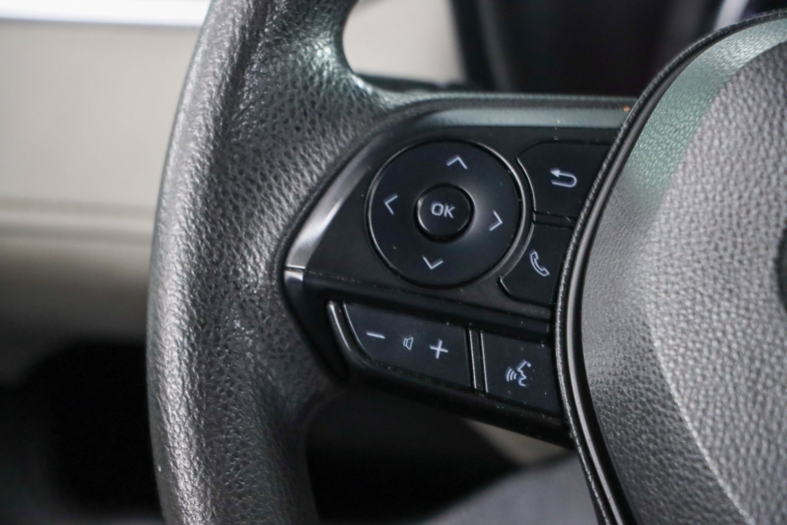 Used 2020 Toyota RAV4 XLE FWD image 13