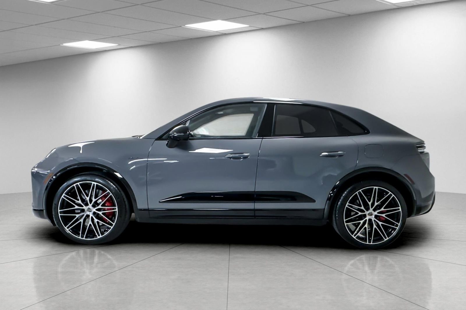 New 2025 Porsche Macan Turbo Electric image 2