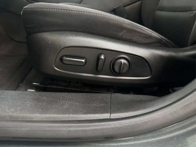 Used 2017 Chevrolet Malibu LT image 23