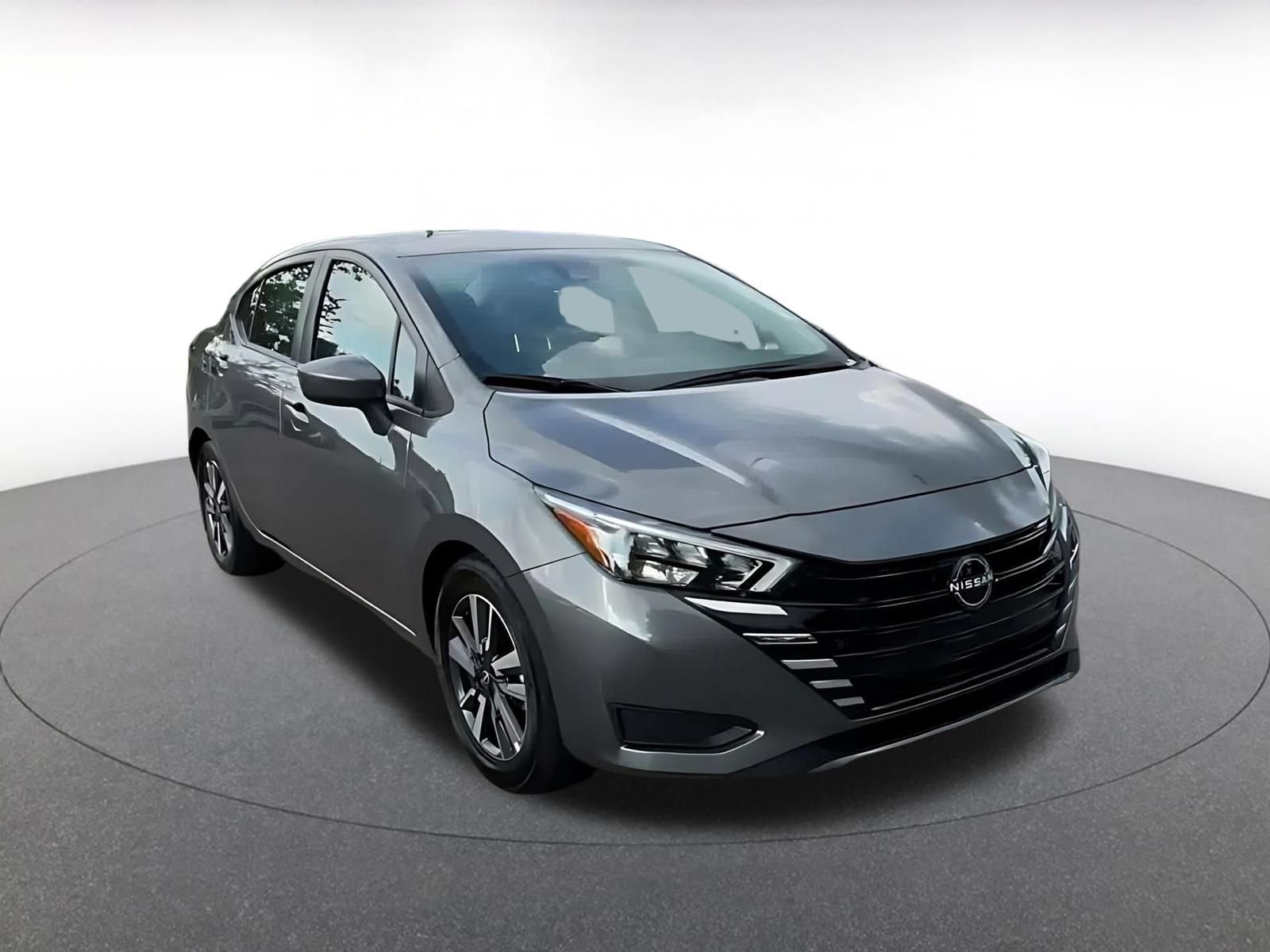 Used 2025 Nissan Versa SV FWD image 3