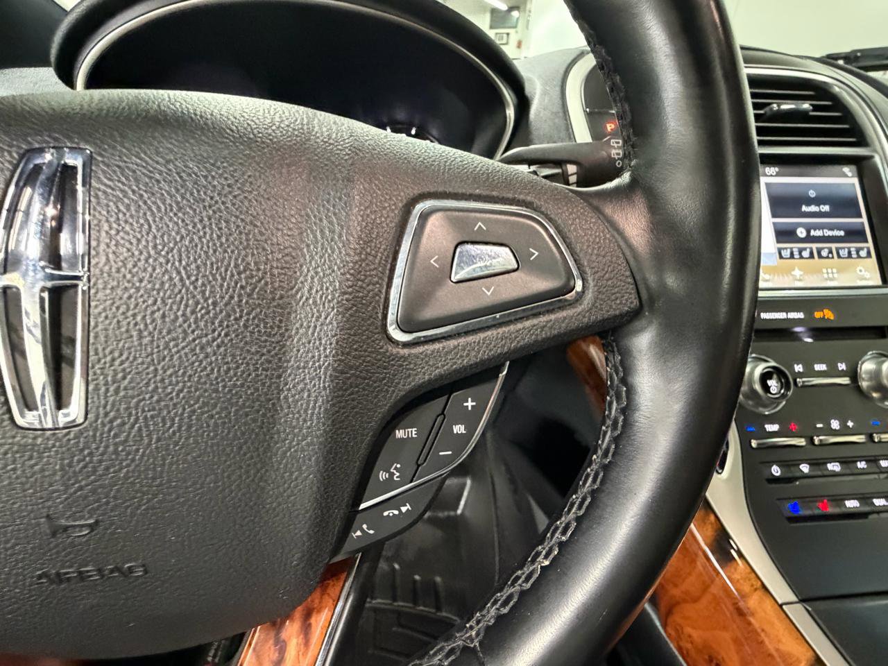 Used 2017 Lincoln MKX Reserve w/ Lincoln MKX Climate Package image 39