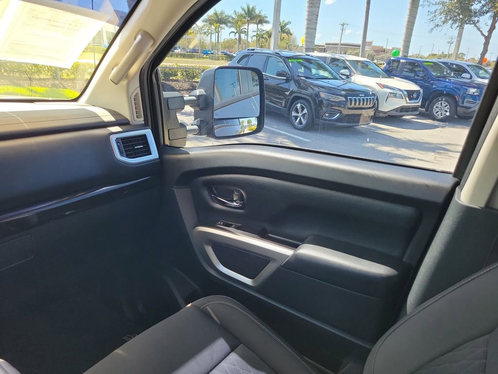 Used 2019 Nissan Titan SV image 19