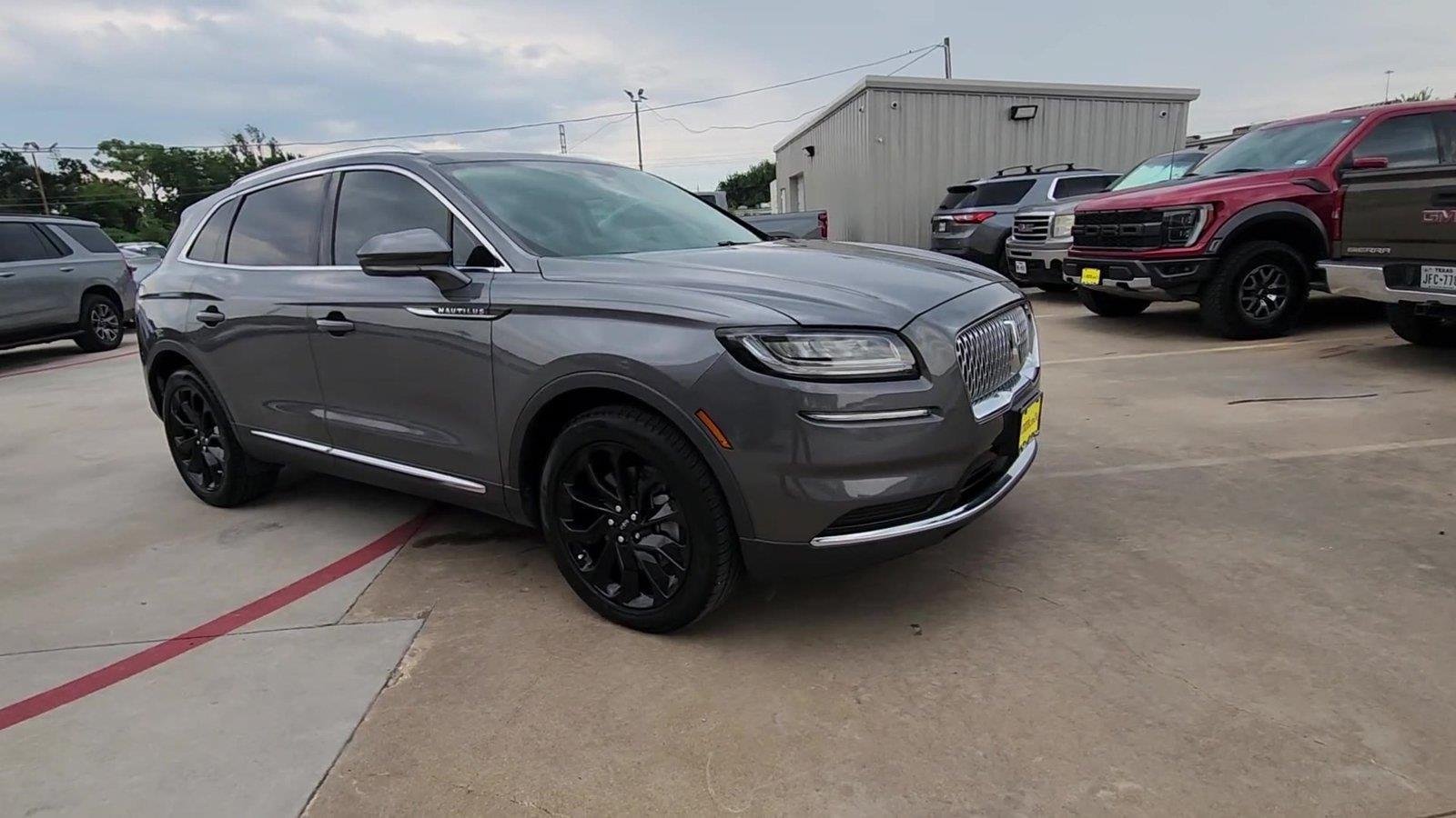 Used 2022 Lincoln Nautilus Reserve FWD image 2