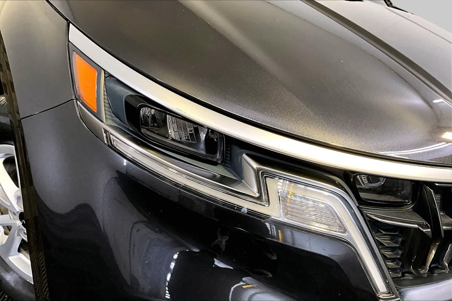 Used 2023 Kia Carnival LX FWD image 27