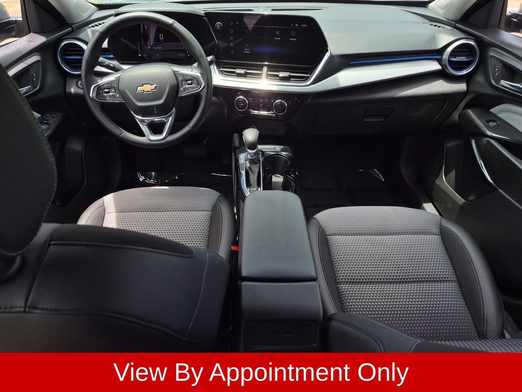 Used 2025 Chevrolet Trax LT w/ LT Convenience Package FWD image 23