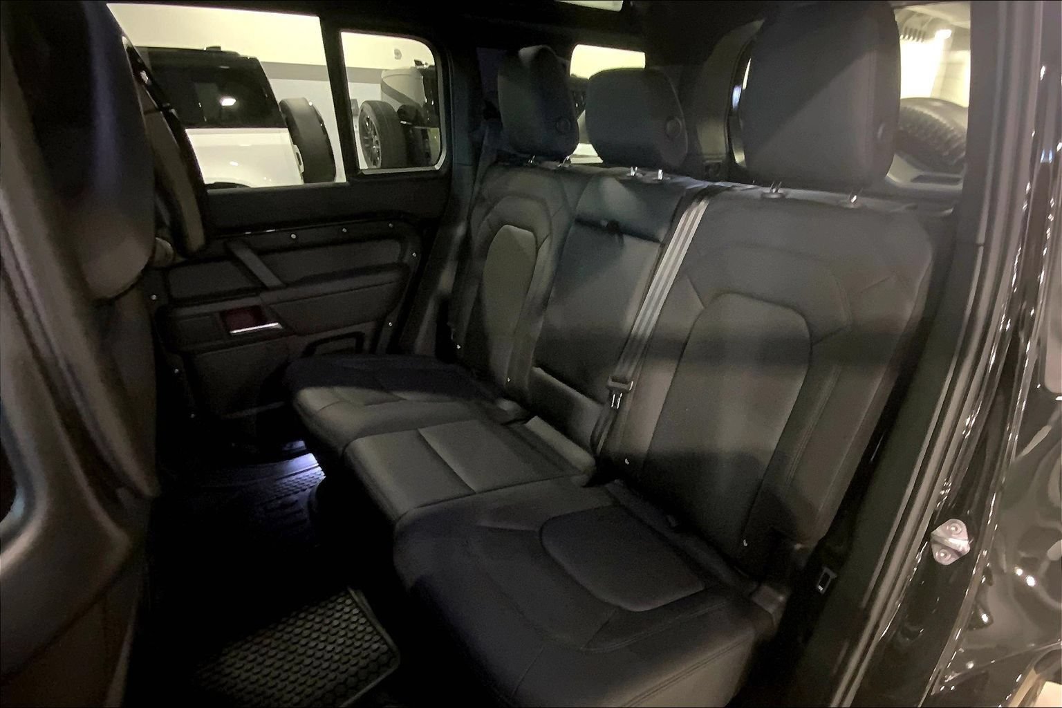 Certified 2025 Land Rover Defender 110 X-Dynamic SE AWD/4WD image 20
