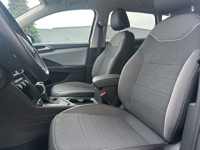 Used 2024 Volkswagen Taos SE image 18