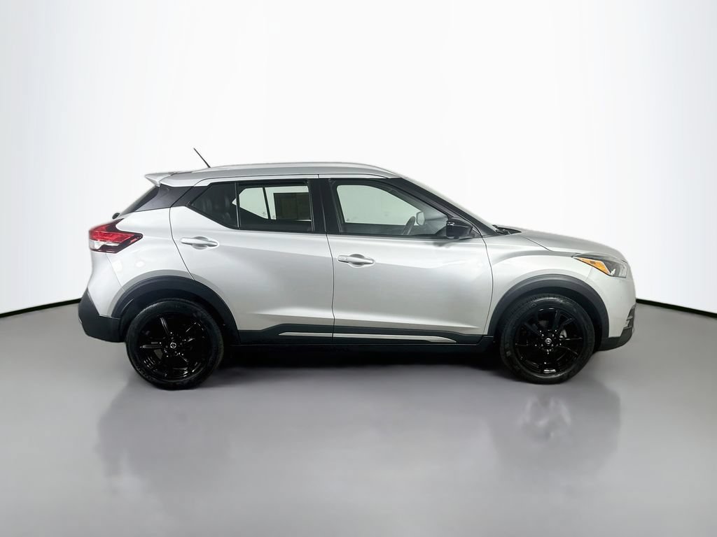Used 2019 Nissan Kicks SR w/ SR Premium Package FWD image 7