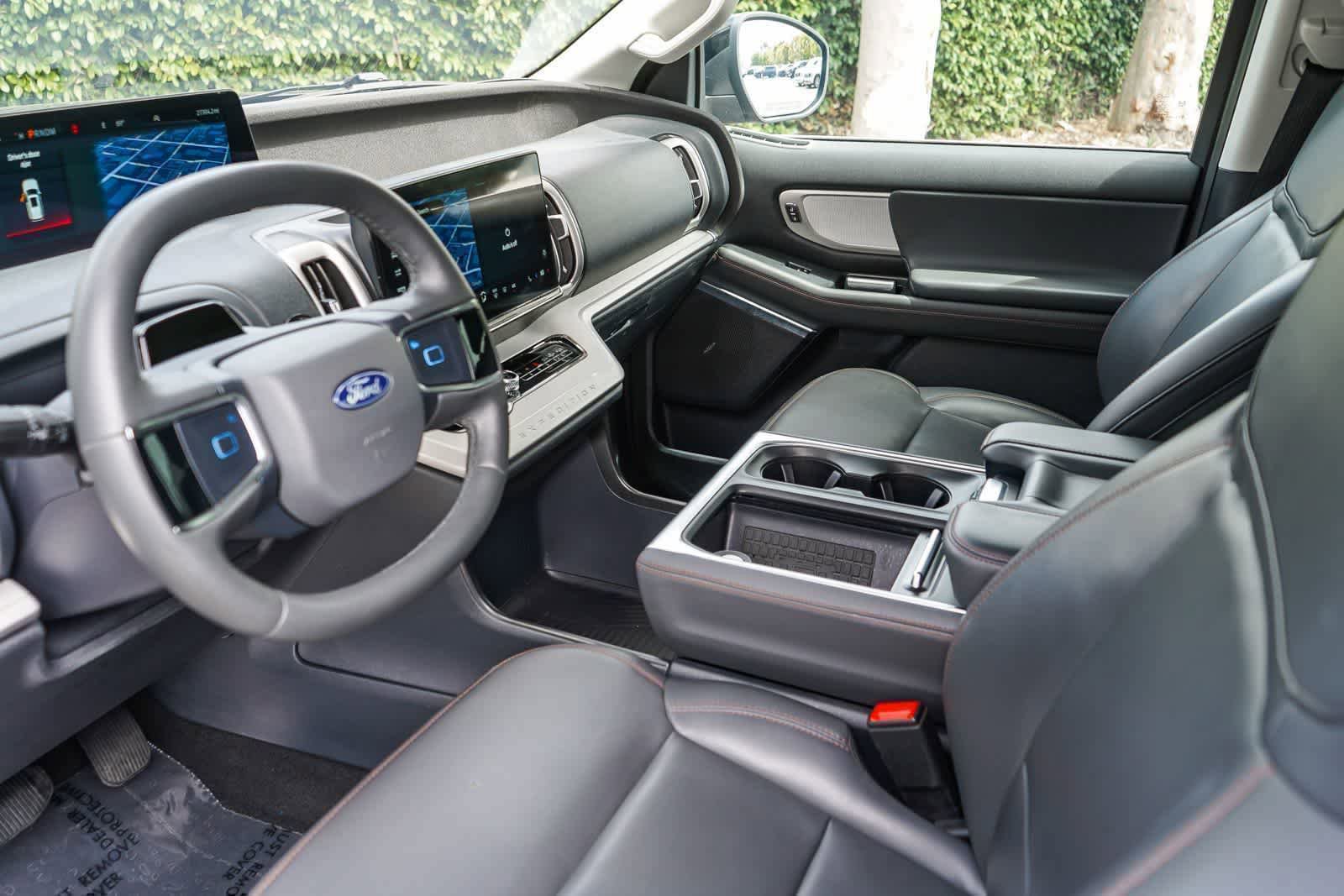 Used 2025 Ford Expedition Active AWD/4WD image 19
