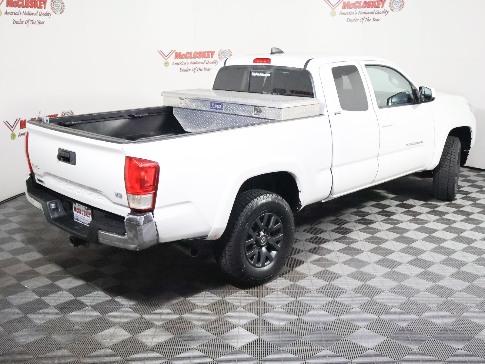 Used 2020 Toyota Tacoma SR5 AWD/4WD image 4