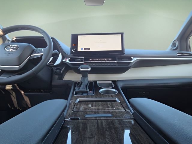 Used 2025 Toyota Sienna Limited image 11