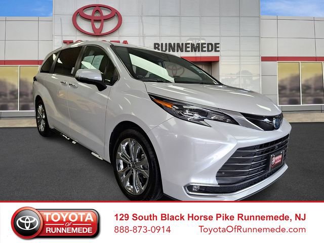 Used 2024 Toyota Sienna Platinum image 1