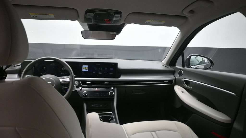 Used 2025 Hyundai Sonata SEL FWD image 22