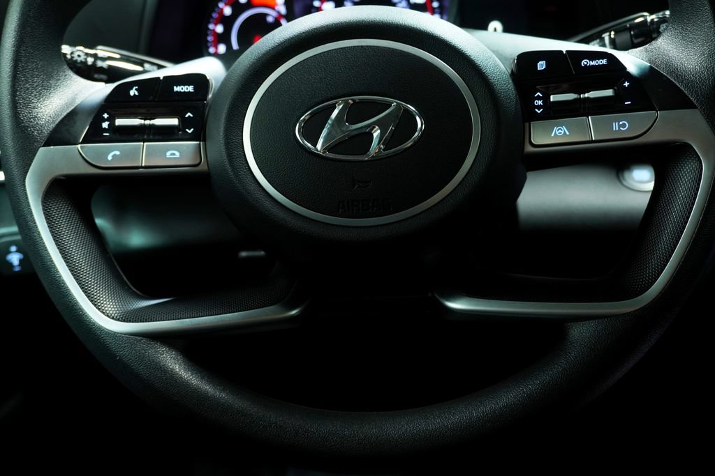 Used 2023 Hyundai Elantra SEL w/ Preferred Accessory Package FWD image 16
