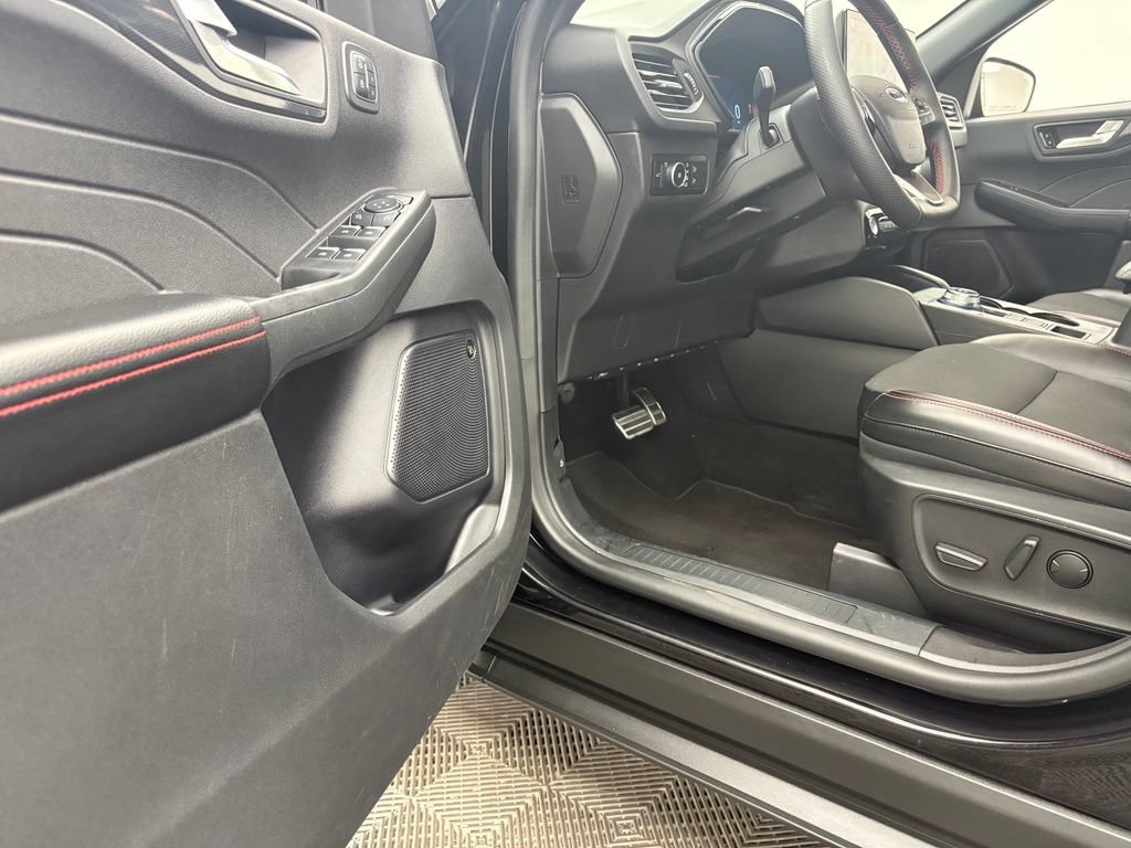 Used 2023 Ford Escape ST-Line Select w/ Tech Pack #2 AWD/4WD image 16