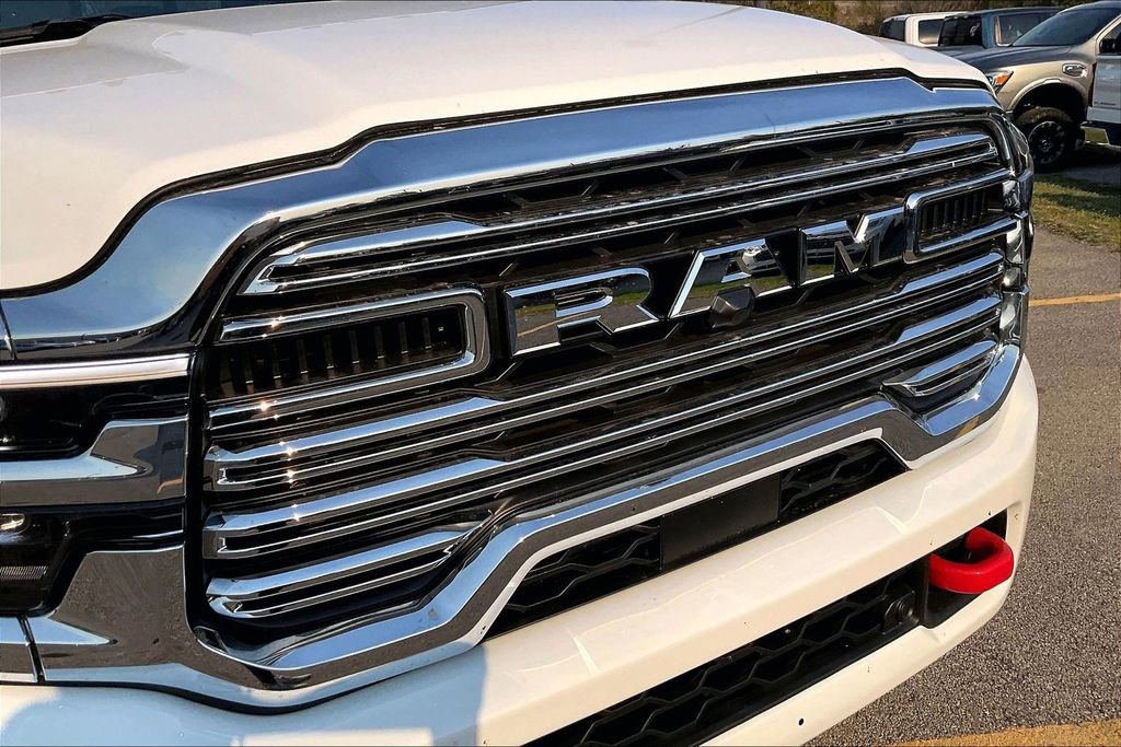 Used 2025 RAM 2500 Laramie AWD/4WD image 28