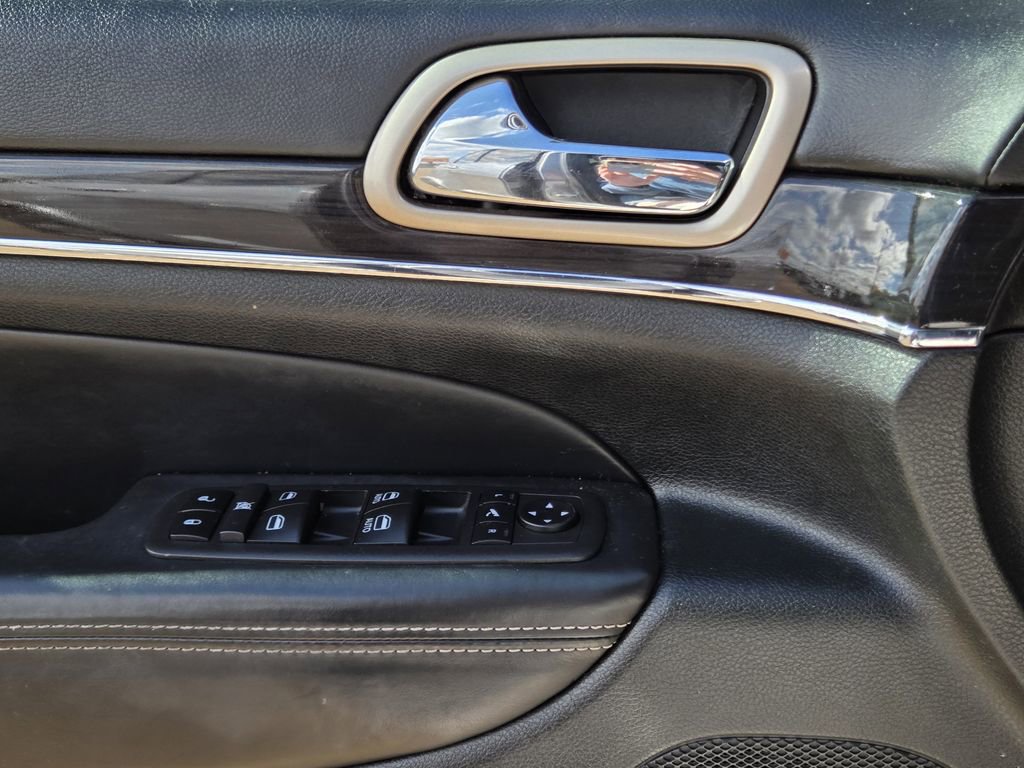 Used 2014 Jeep Grand Cherokee Overland image 19