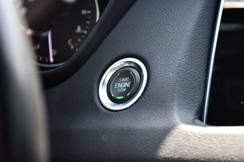 Used 2019 Cadillac XT4 Premium Luxury w/ Cold Weather Package AWD/4WD image 18