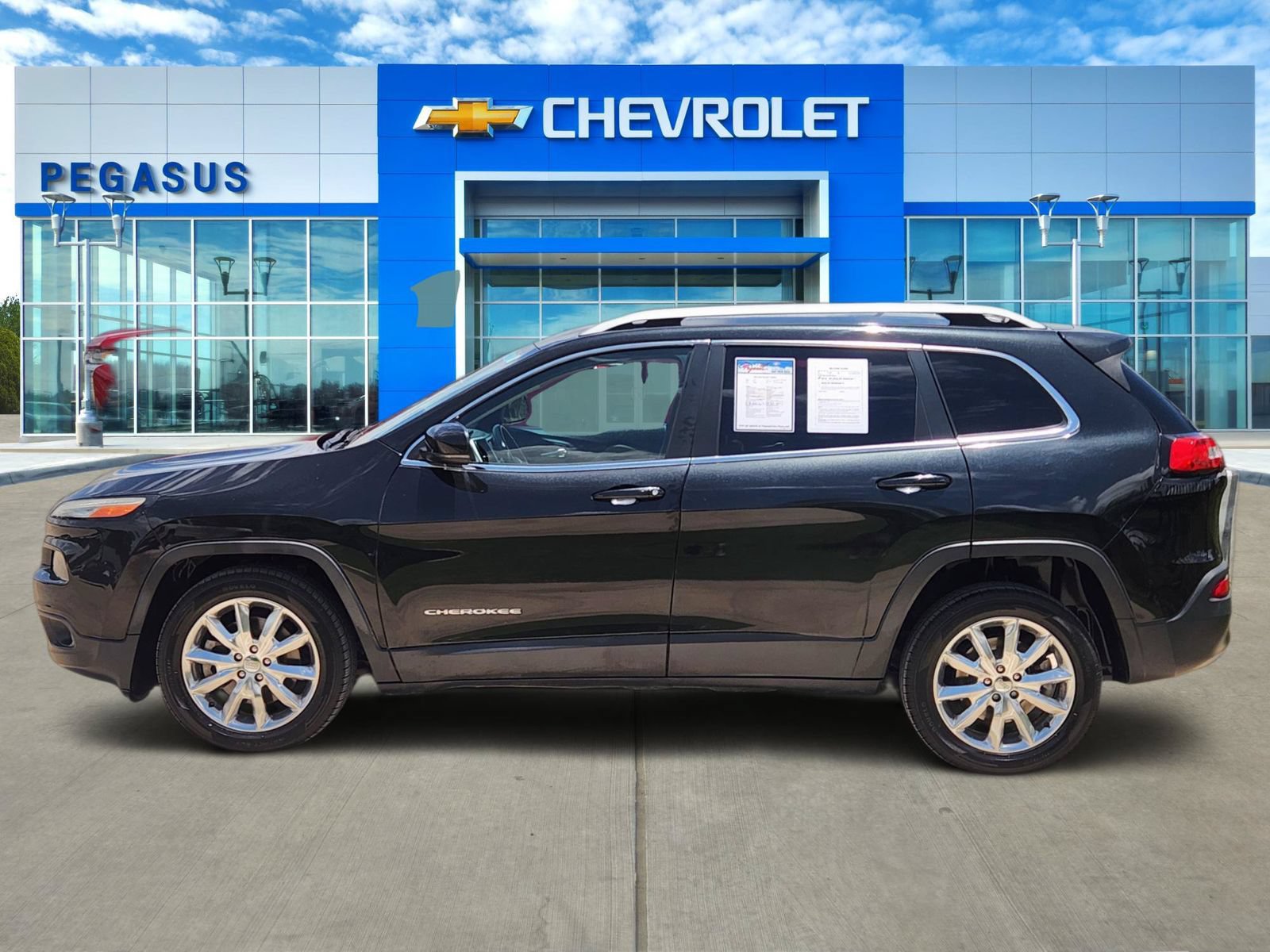 Used 2016 Jeep Cherokee Limited w/ Luxury Group FWD image 3