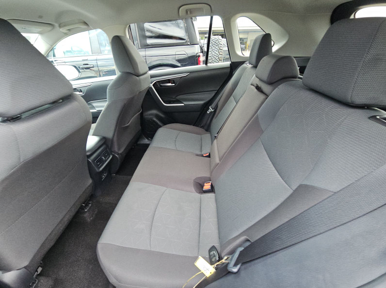 Used 2025 Toyota RAV4 XLE FWD image 9