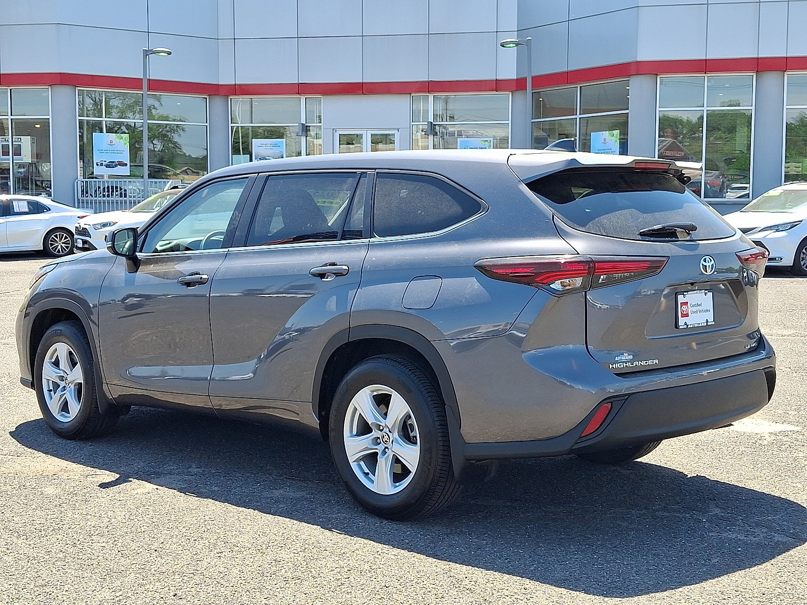 Used 2025 Toyota Highlander LE AWD/4WD image 5
