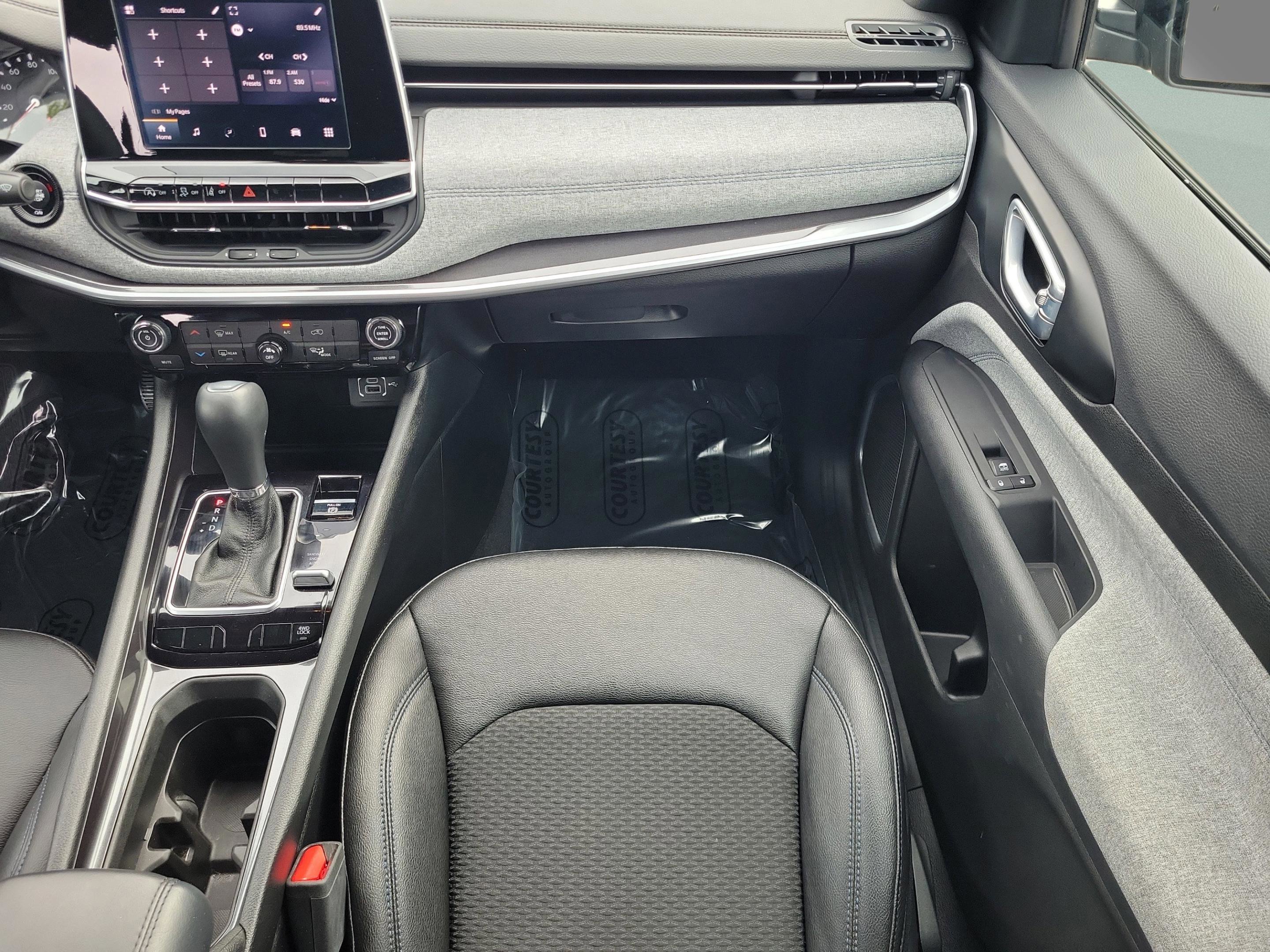 Used 2025 Jeep Compass Latitude image 13