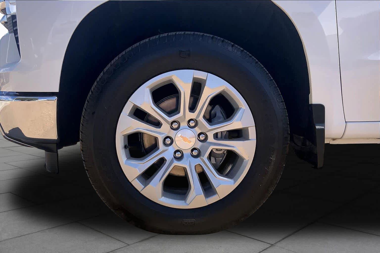 Used 2025 Chevrolet Silverado 1500 LTZ AWD/4WD image 11