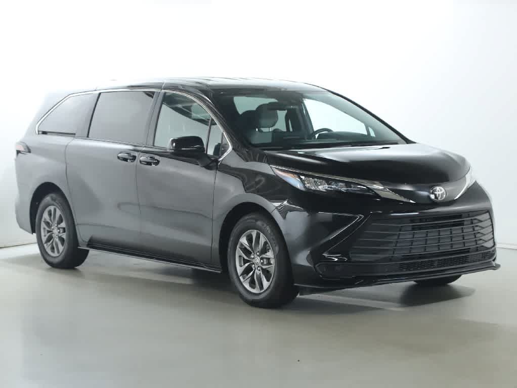 Certified 2026 Toyota Sienna LE AWD/4WD image 9