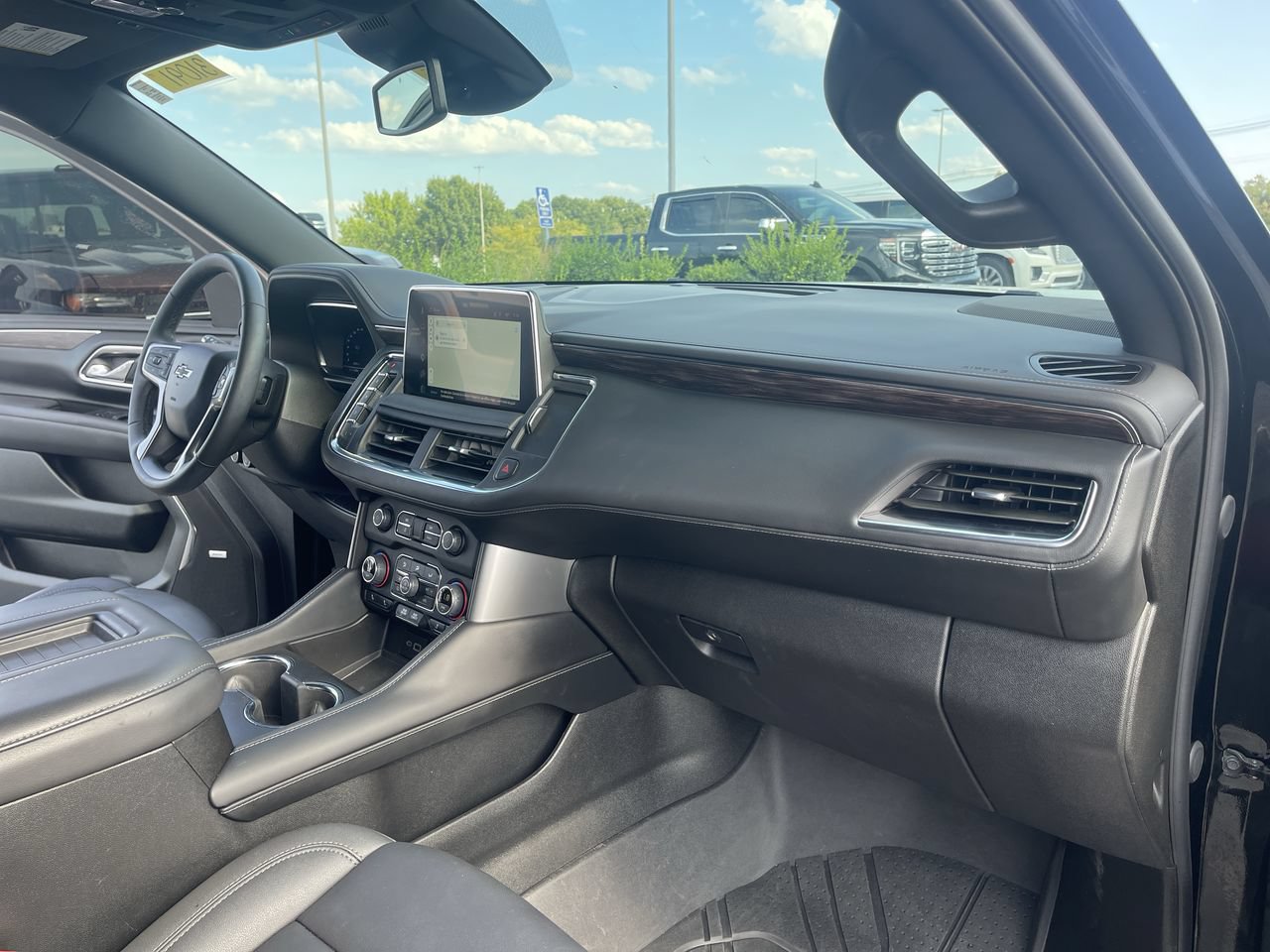 Used 2024 Chevrolet Tahoe Z71 w/ Luxury Package AWD/4WD image 30