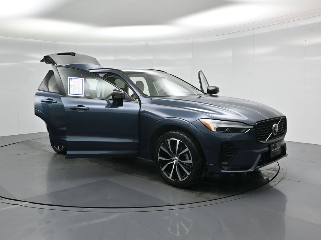 Used 2023 Volvo XC60 B5 Plus image 33