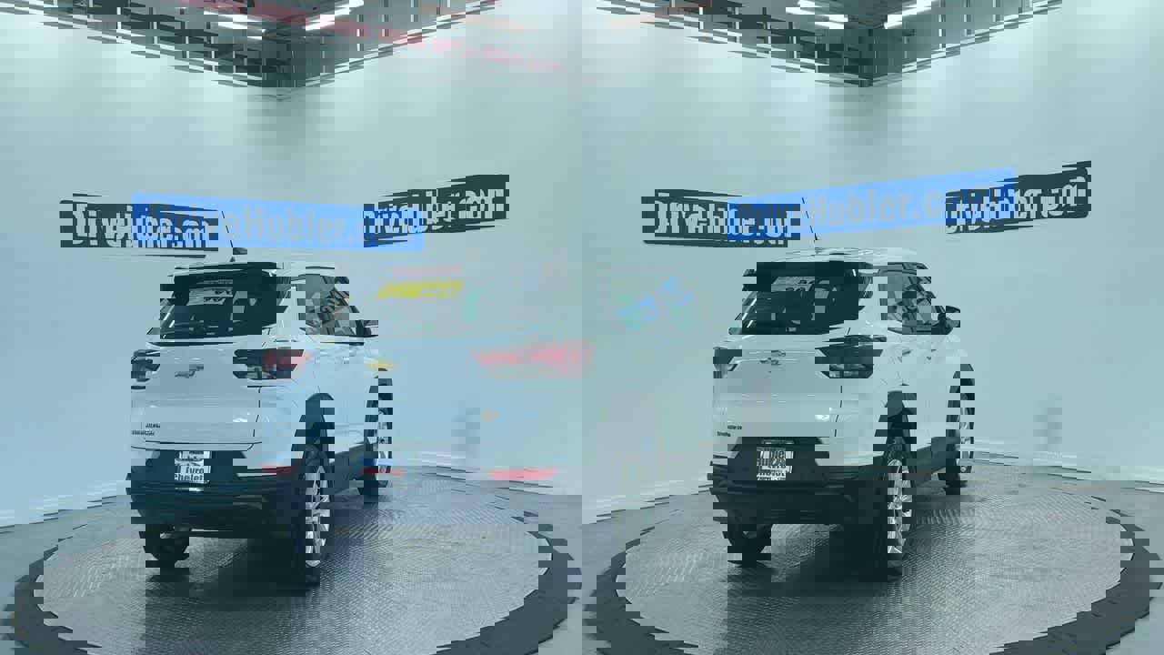 Used 2022 Chevrolet TrailBlazer LS FWD image 2