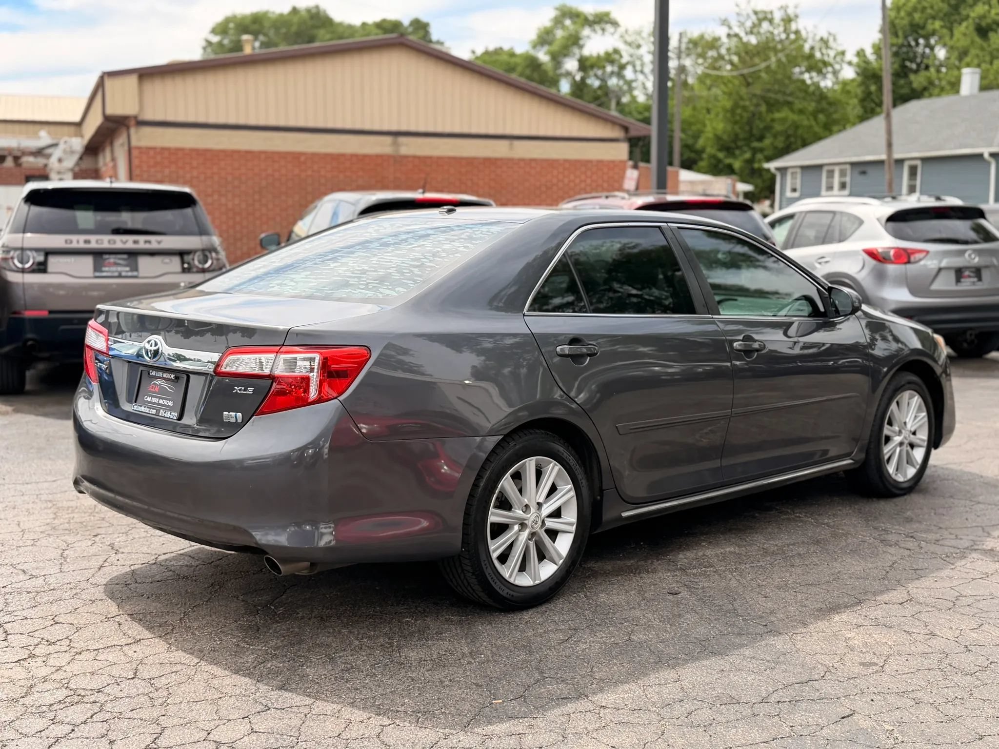Used 2012 Toyota Camry XLE w/ Convenience Pkg FWD image 4