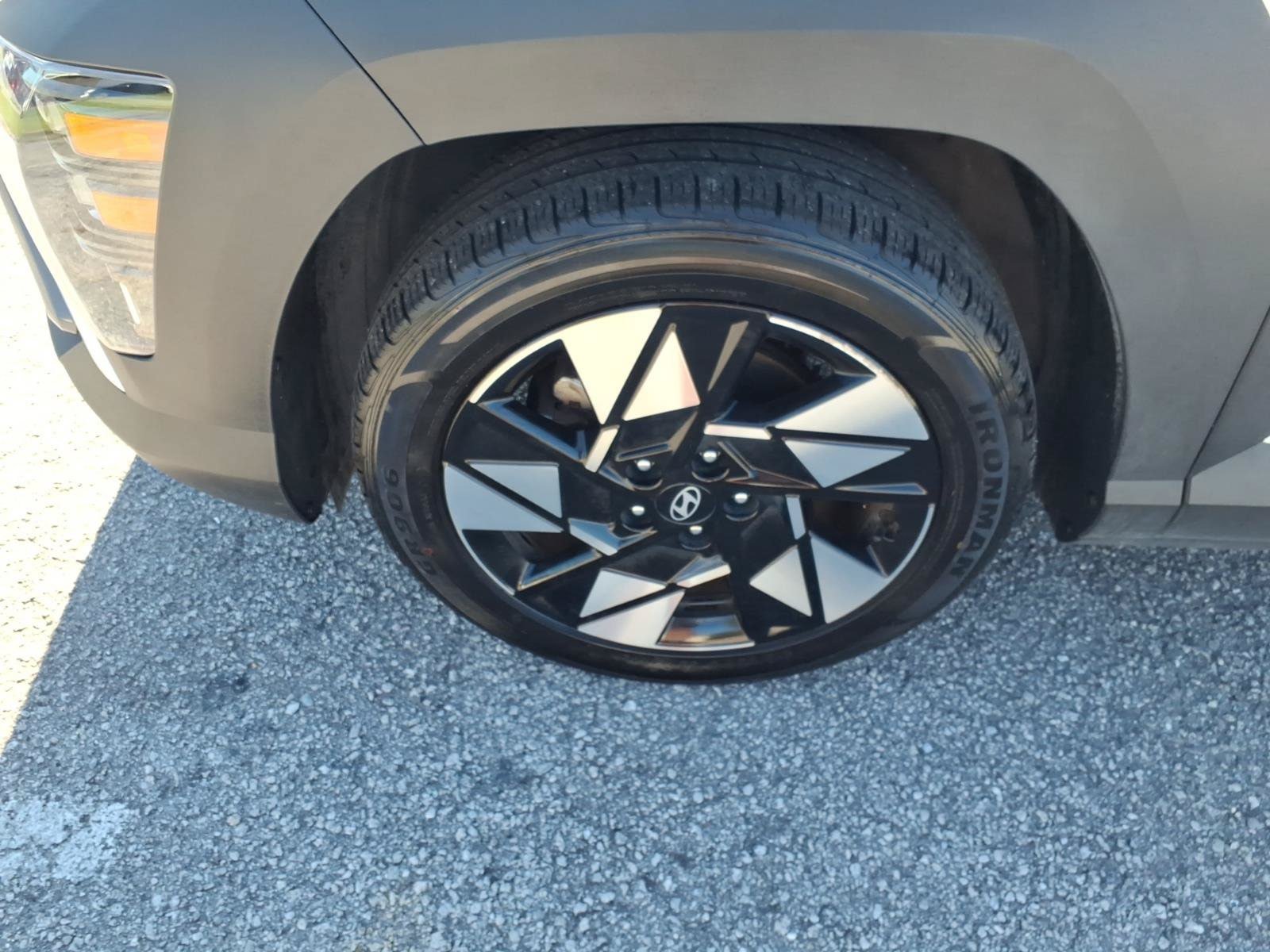 Used 2025 Hyundai Kona SEL FWD image 6