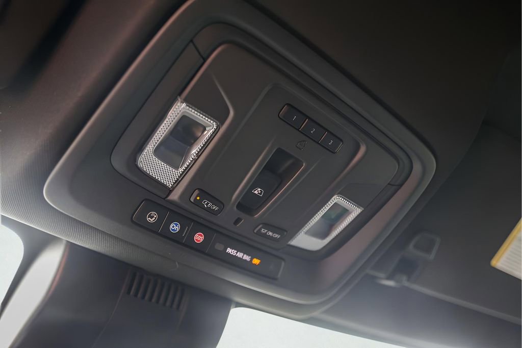 Certified 2023 Chevrolet Silverado 1500 High Country w/ Technology Package image 24