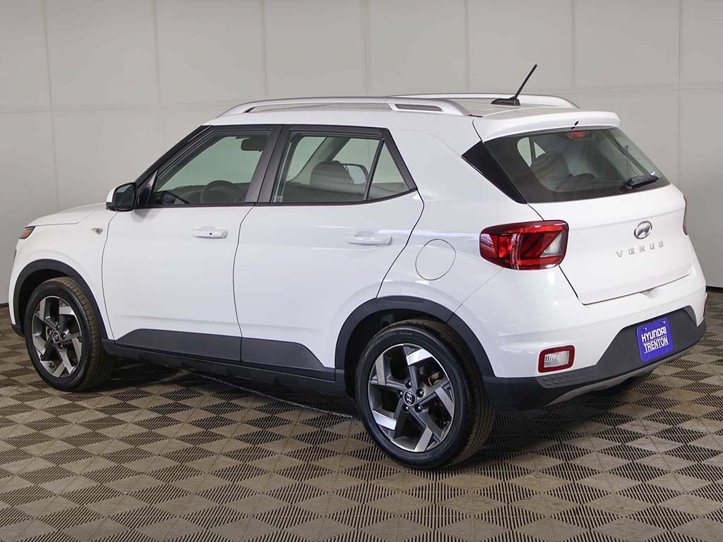 Certified 2024 Hyundai Venue SEL FWD image 8