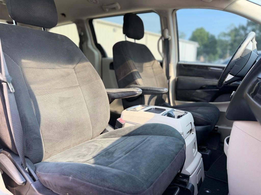 Used 2012 Dodge Grand Caravan Crew FWD image 18