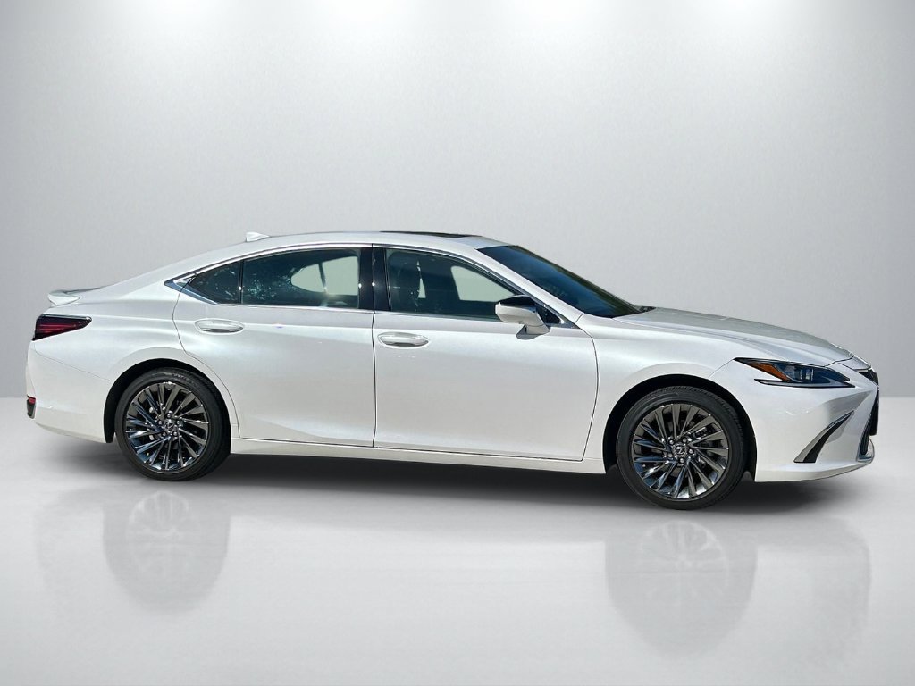Used 2024 Lexus ES 300h w/ Technology Package FWD image 4