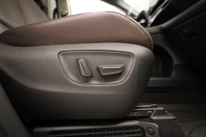 Used 2023 Toyota Sienna Platinum image 32