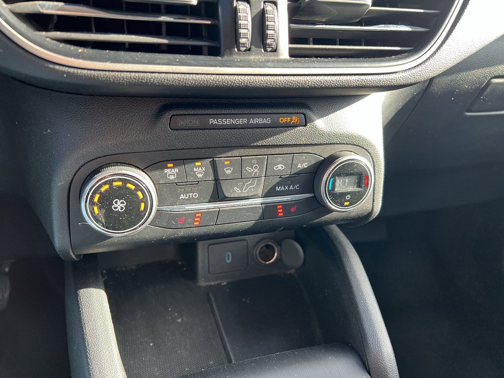 Used 2020 Ford Escape SE image 15