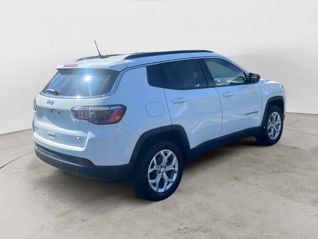Used 2024 Jeep Compass Latitude AWD/4WD image 5