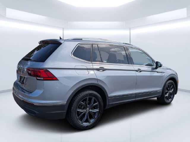 Used 2023 Volkswagen Tiguan SE FWD image 3