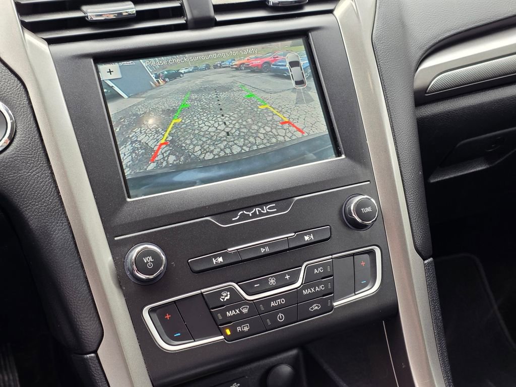 Used 2019 Ford Fusion SE image 12