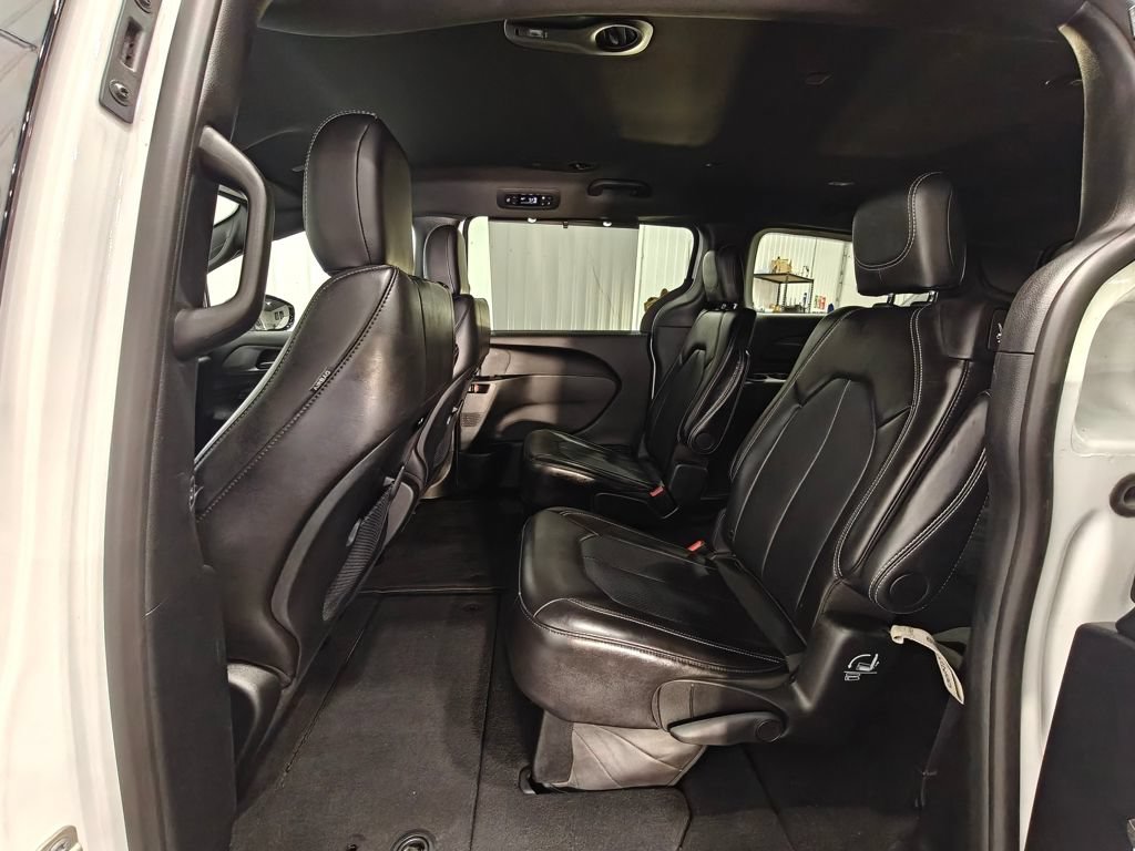 Used 2025 Chrysler Pacifica Select FWD image 28