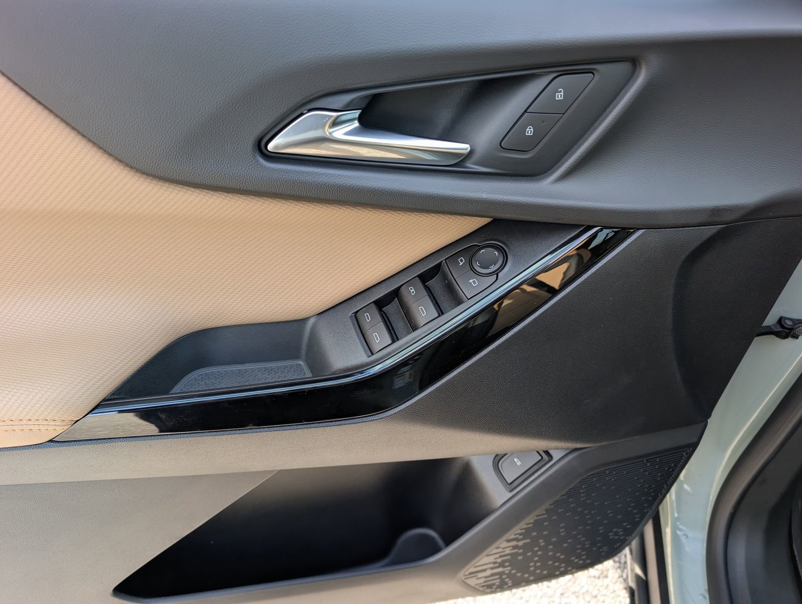 New 2026 Chevrolet Equinox ACTIV w/ Safety and Technology Package image 16