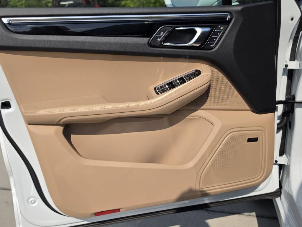New 2026 Porsche Macan AWD/4WD image 13