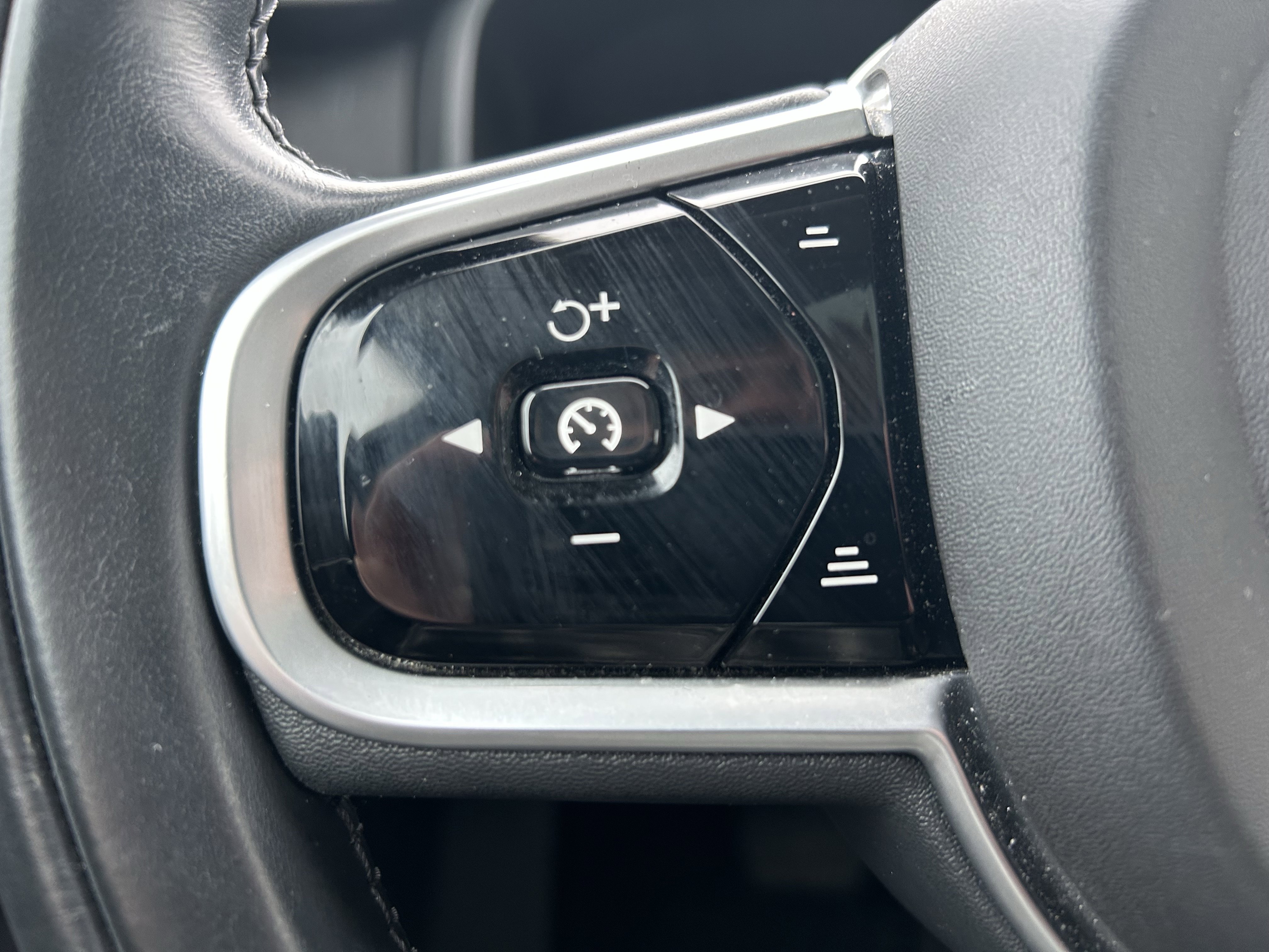 Used 2018 Volvo V90 T5 Cross Country w/ Plus Package image 18