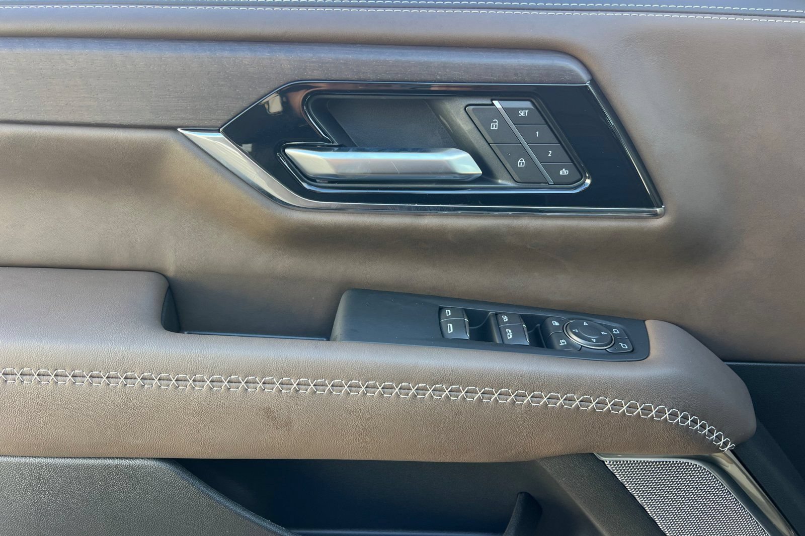New 2026 GMC Yukon Denali Ultimate AWD/4WD image 9