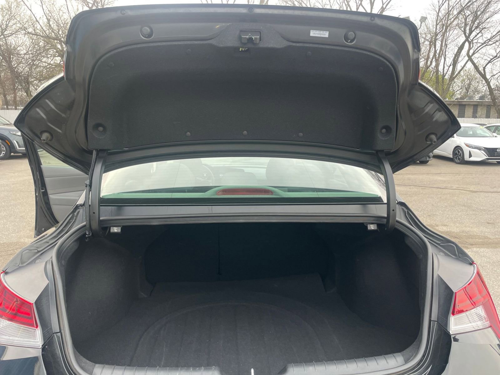 Used 2025 Hyundai Elantra SEL image 33