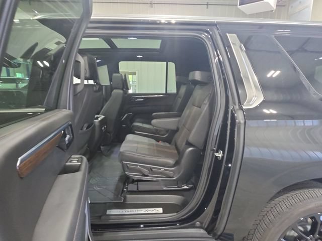 Used 2025 Chevrolet Suburban High Country AWD/4WD image 24